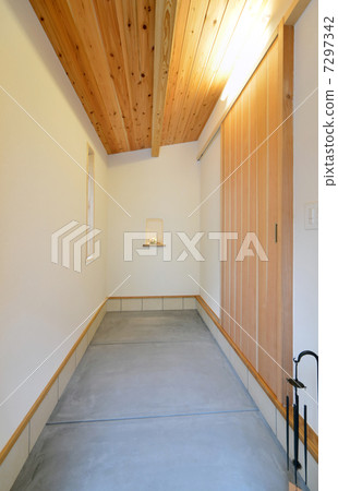 Modern entrance - 1 Modern entrance - 1 7297342