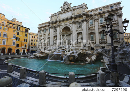Trevi fountain 7297398