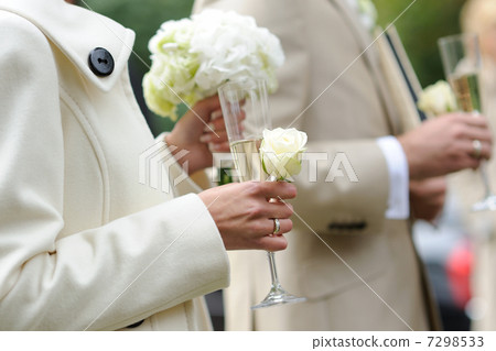 Bride and groom holding champagne glasses 7298533