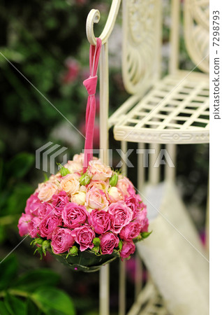 Beautiful hanging roses composition 7298793