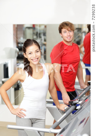 Fitness people in gym 7299238