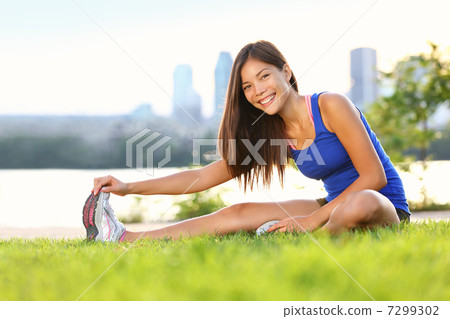 Exercise woman stretching 7299302
