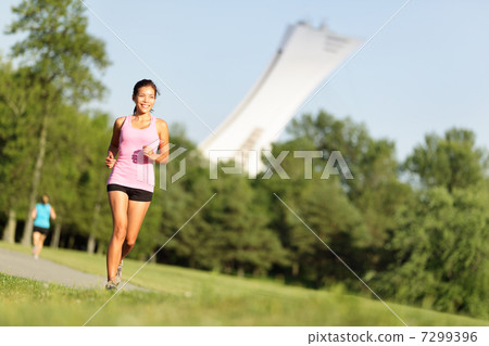 Running fitness in summer city park 7299396