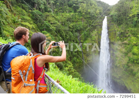Couple tourists on Hawaii by waterfall Couple tourists on Hawaii by waterfall 7299451
