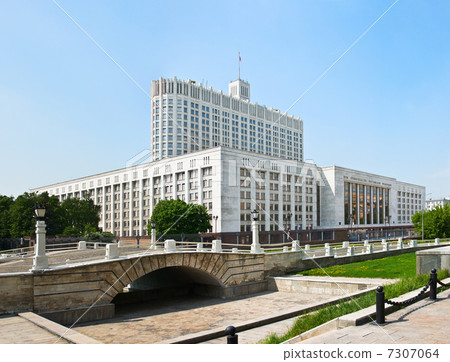 Government House of the Russian Federation and the humpbacked br Government House of the Russian Federation and the humpbacked br 7307064