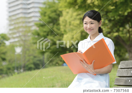 公園女性照顧者 公園女性照顧者 7307568