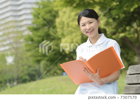公園女性照顧者 公園女性照顧者 7307570
