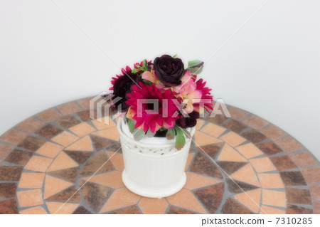 Artificial flowers on the table (blur) 7310285