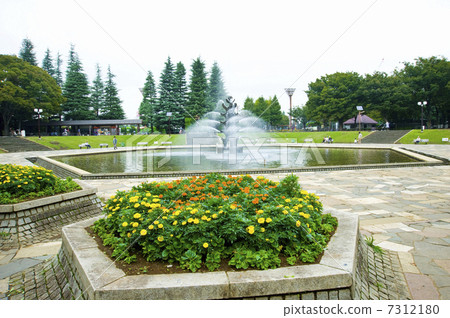 Flower bed and fountain 7312180