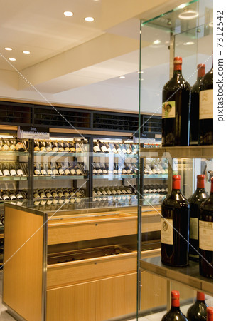 Wine shop 7312542