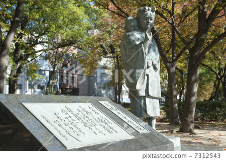 The statue of Tennan's lullaby 7312543