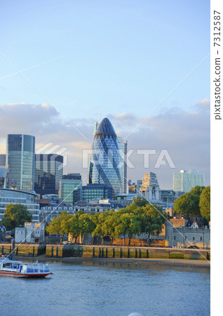 River Thames and Gherkin (Swiss Re building) River Thames and Gherkin (Swiss Re building) 7312587
