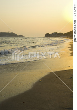 Enoshima of the twilight 7312996