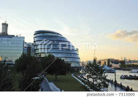 London City Hall 7313000