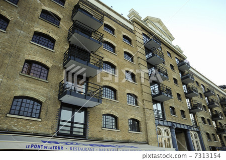 Shad Thames building 7313154