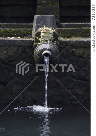 Outlet of the holy water of the water palace 7313337