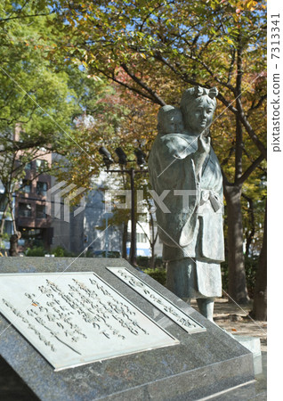 The statue of Tennan's lullaby The statue of Tennan's lullaby 7313341