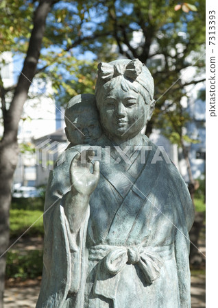 The statue of Tennan's lullaby 7313393