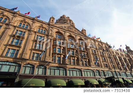 Luxury department store in London 7313438