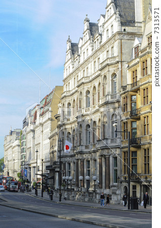 Around the Japanese Embassy in Piccadilly 7313571