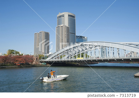 Sakuradi Bridge (Silver Bridge) and Osaka Business Park Sakuradi Bridge (Silver Bridge) and Osaka Business Park 7313719
