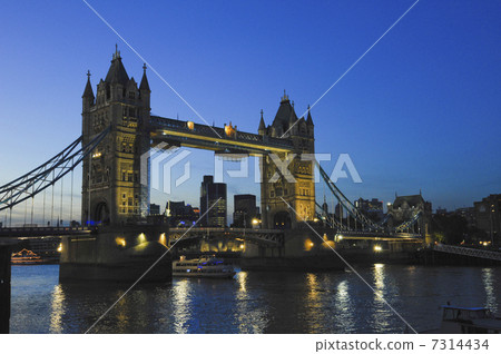 在黃昏的塔橋 在黃昏的塔橋 7314434