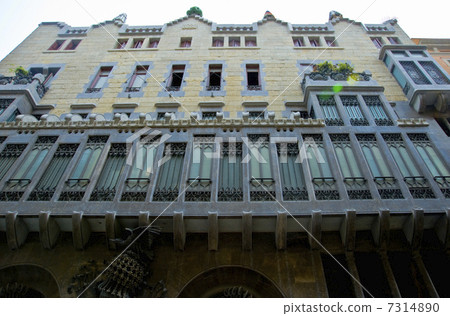 Appearance of Guell's residence 7314890
