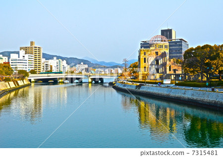 "Atomic bomb dome" taken from Motoyasu Bashi (Otemachi, Naka-ku, Hiroshima / Hiroshima prefecture) "Atomic bomb dome" taken from Motoyasu Bashi (Otemachi, Naka-ku, Hiroshima / Hiroshima prefecture) 7315481