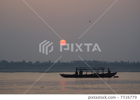 恒河的日出 7316779