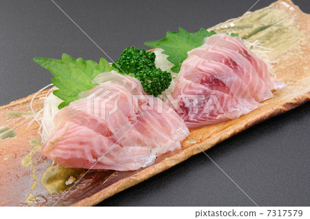 Delicious isaki sashimi 7317579