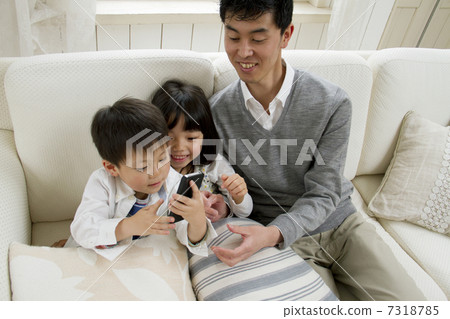 Family group 7318785