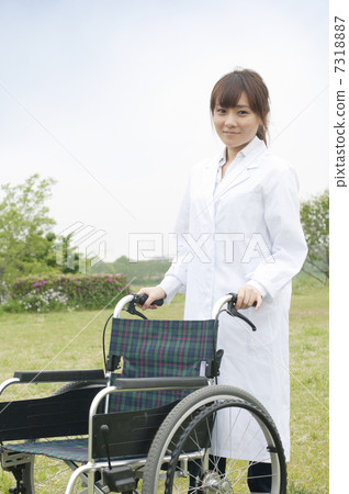 Female doctor and wheelchair 7318887