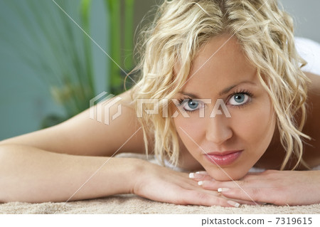 Beauty At the Spa 7319615