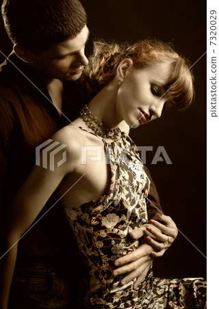 Man embrace woman Man embrace woman 7320029
