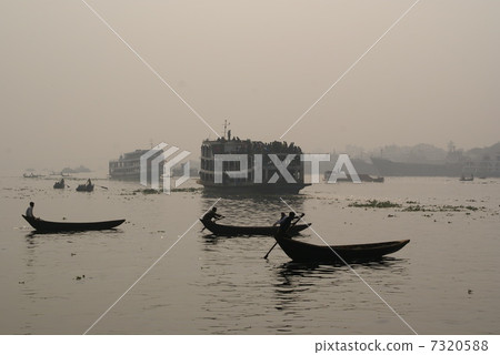 Old Dhaka silhouette of Shodorugatto 7320588