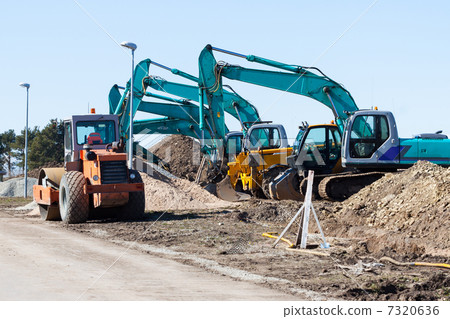 Excavators and asphalt compactor truck Excavators and asphalt compactor truck 7320636