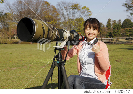Super telephoto lens and young lady 7320647