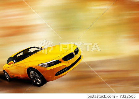 高速運行的黃色汽車 高速運行的黃色汽車 7322505