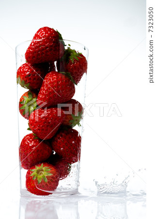 Strawberry  7323050