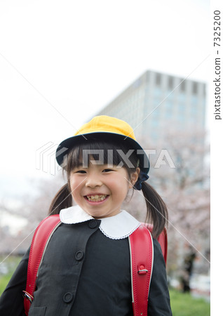Elementary school student going to school Elementary school student going to school 7325200