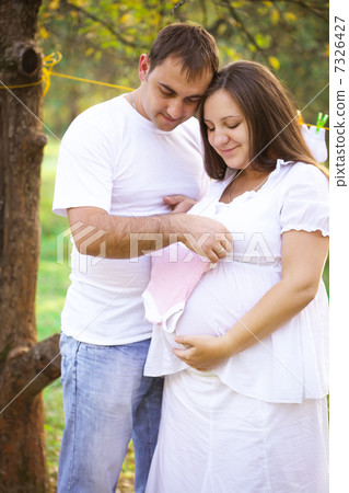 Pregnant couple Pregnant couple 7326427