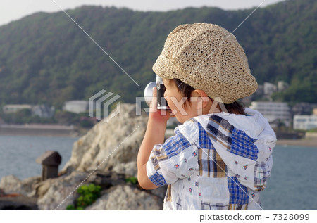 一位小型攝影師用測距儀拍攝 一位小型攝影師用測距儀拍攝 7328099