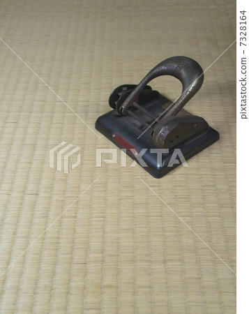 Old two hole punch 7328164