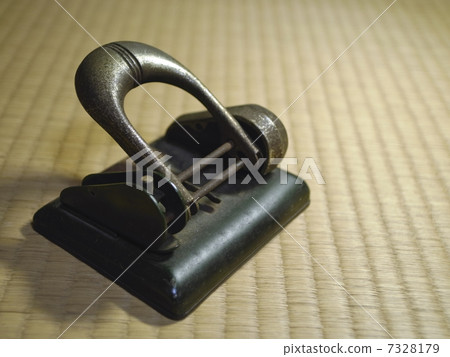 Old drilling punch 7328179