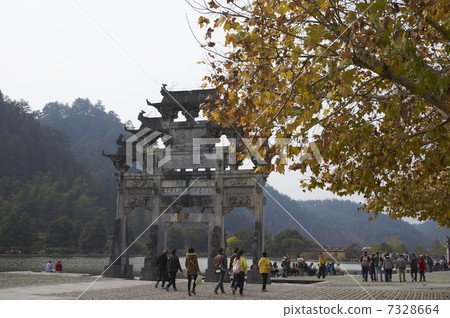 World Heritage Ancient village in the southern part of Anhui Late boy World Heritage Ancient village in the southern part of Anhui Late boy 7328664