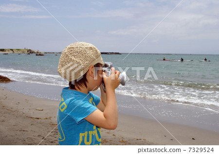 一位小型攝影師用測距儀拍攝 一位小型攝影師用測距儀拍攝 7329524