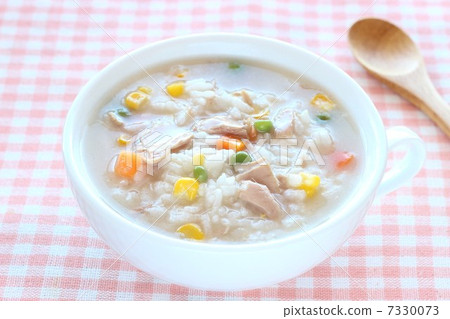 Mixed veggies and tuna cans Mixed veggies and tuna cans 7330073