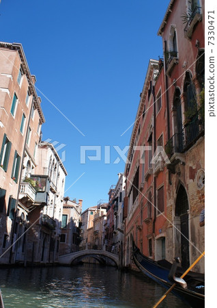 Venetian gondola Venetian gondola 7330471