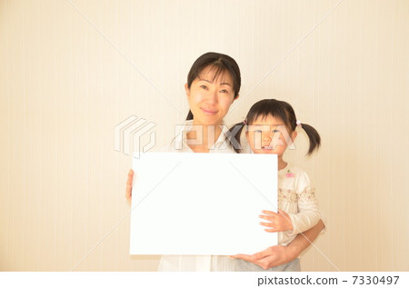 母親和女兒有留言簿的 7330497