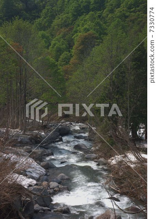 Uonuma市的Azawa 7330774